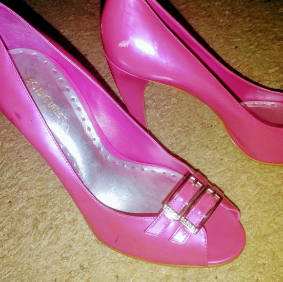 Women Shoe Size 9 - Picture 2 of 2